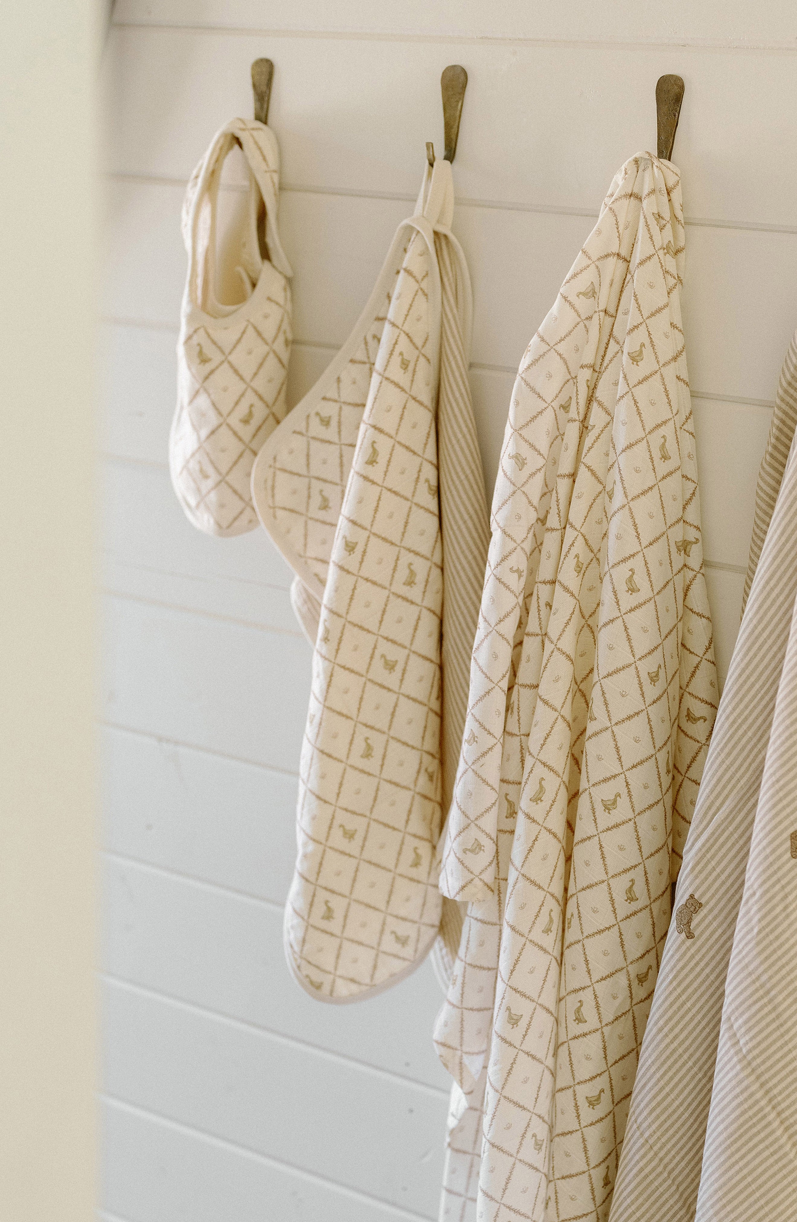 'Bear' Stripes & 'Duck' - Premium Muslin Bib 2-Pack
