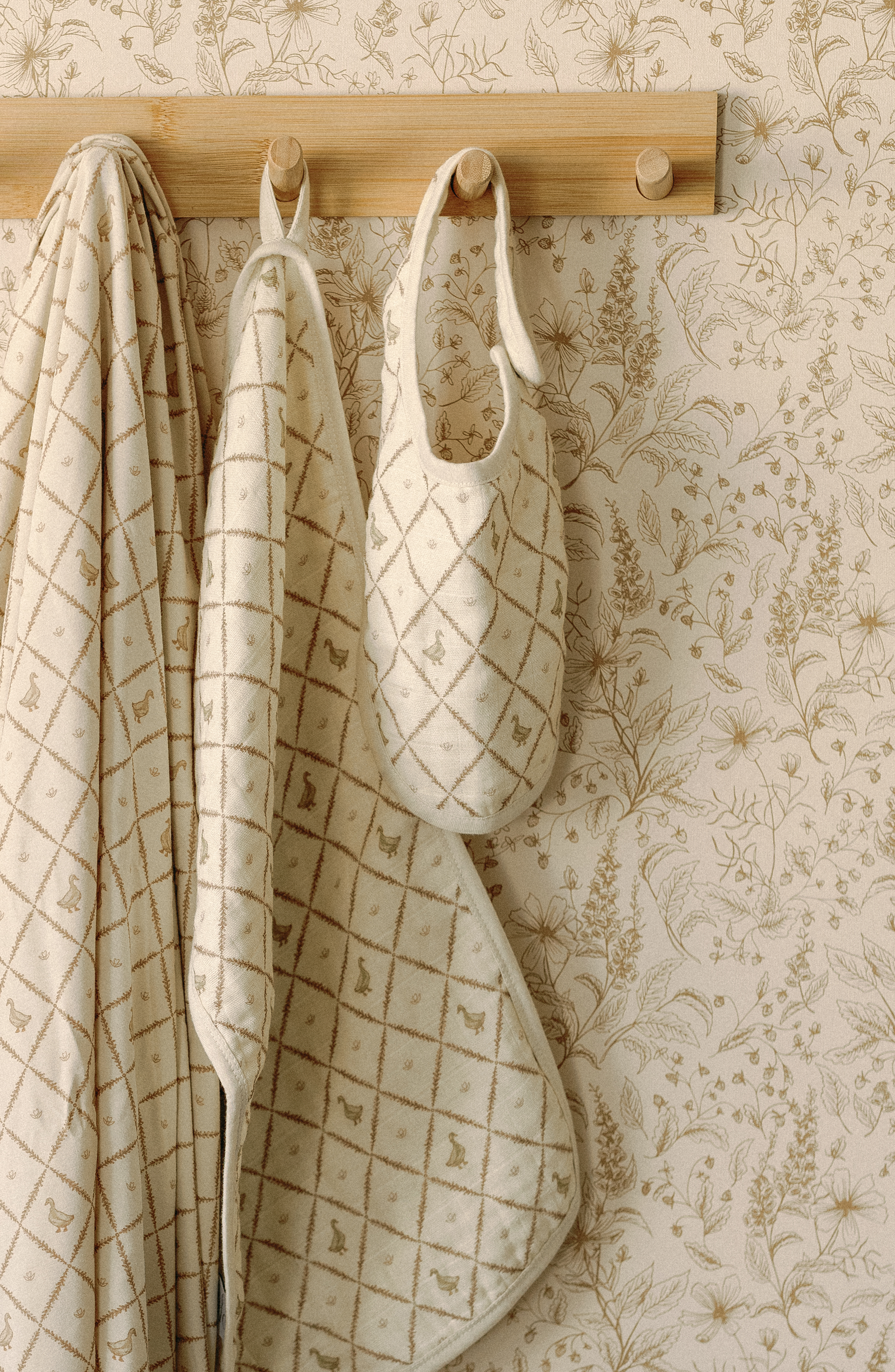 'Bear' & 'Duck' - Premium Muslin Burp Cloth 2-Pack