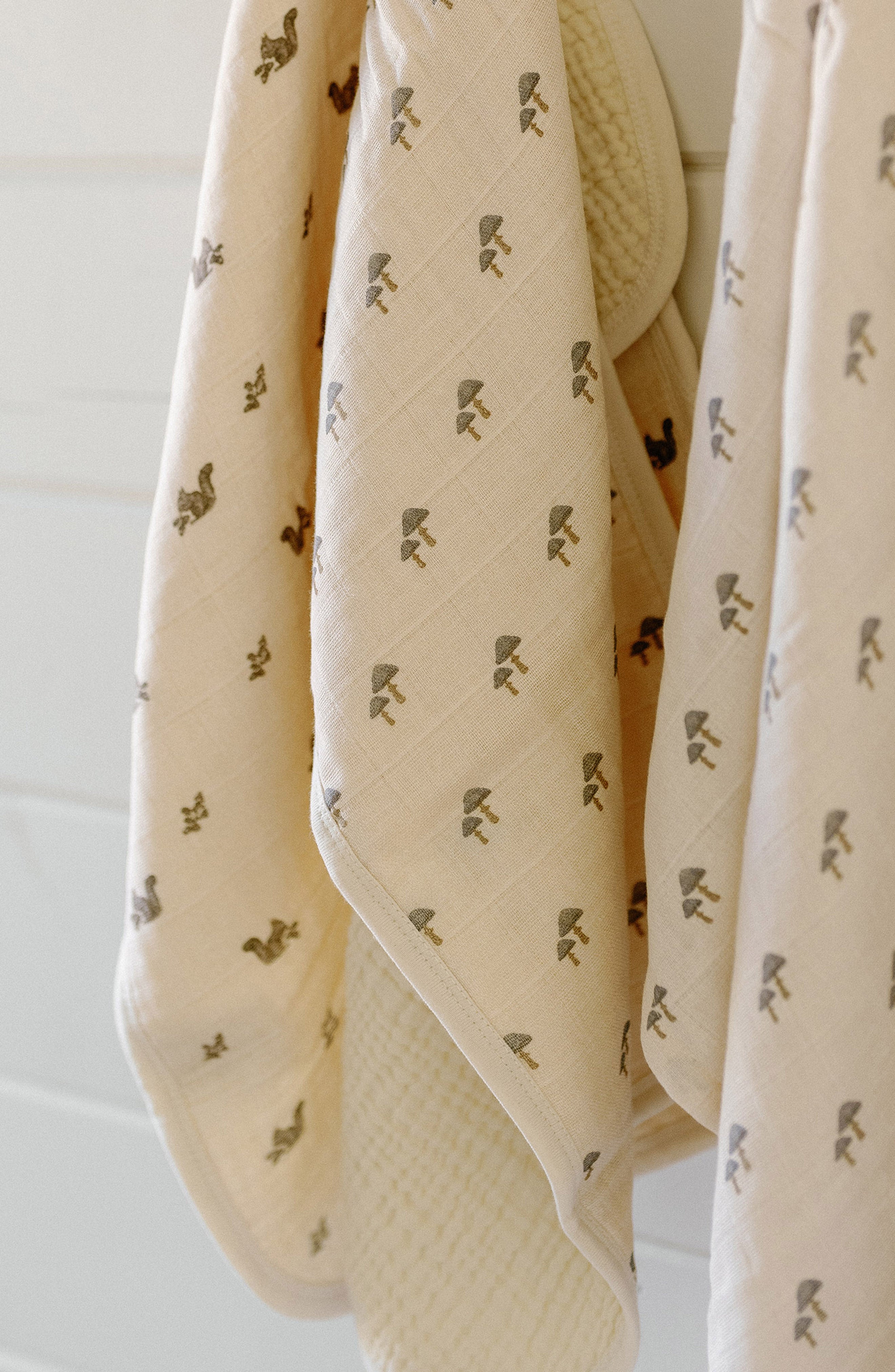 'Squirrel' & 'Mushroom' - Premium Muslin Burp Cloth 2-Pack