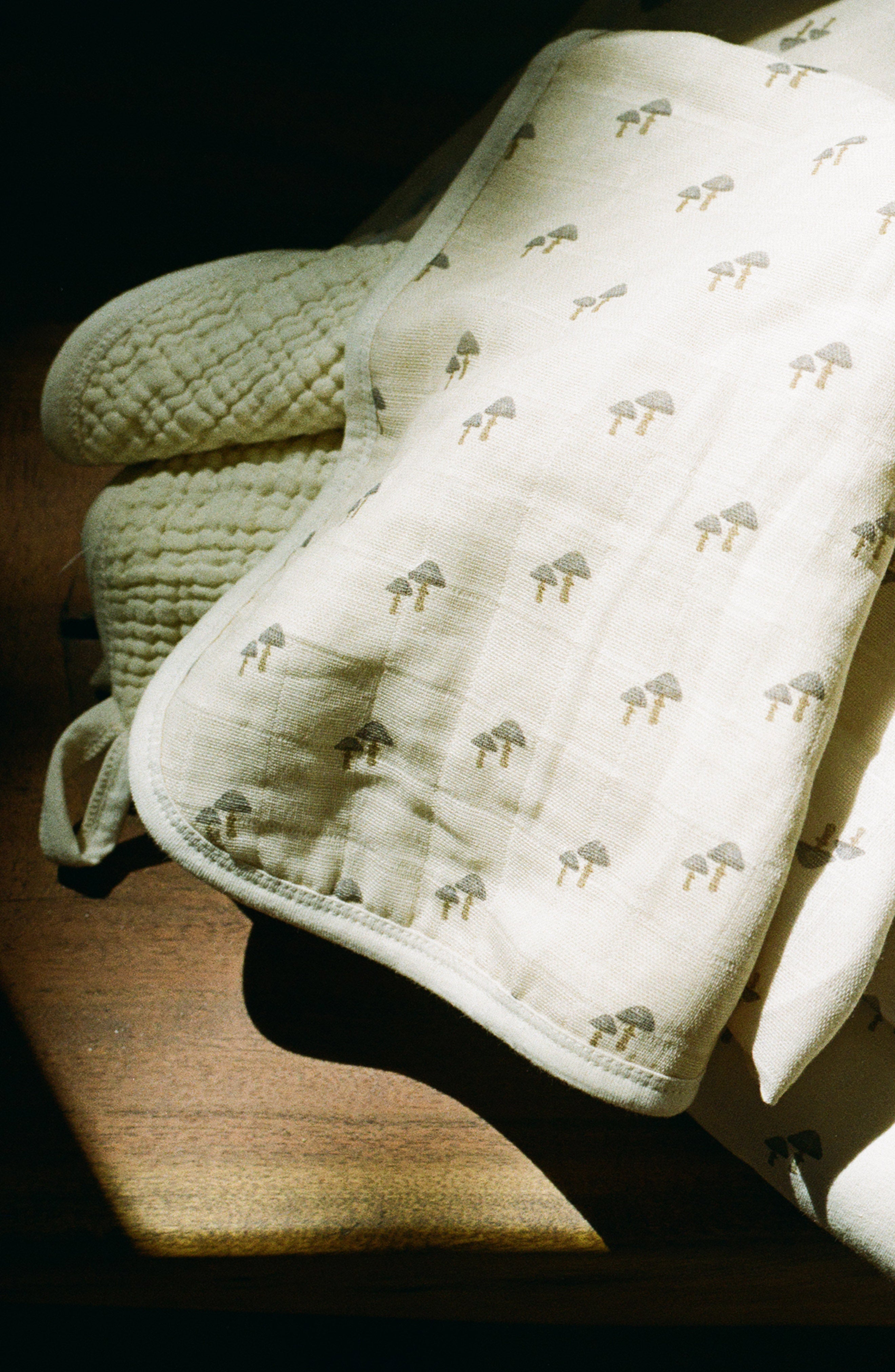 'Squirrel' & 'Mushroom' - Premium Muslin Burp Cloth 2-Pack