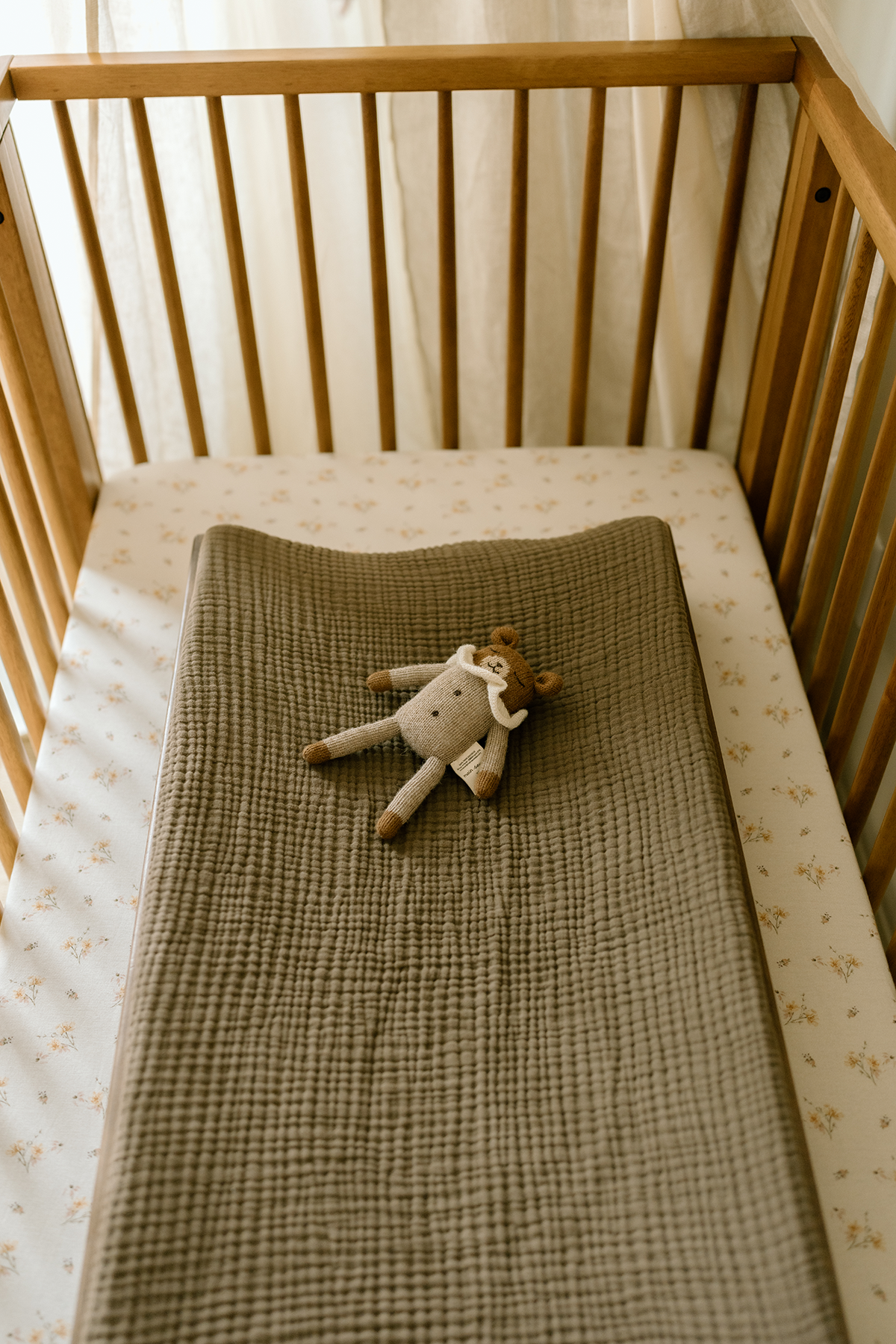 Bark Brown - Premium Muslin Convertible Bassinet Sheet & Changing Pad Cover