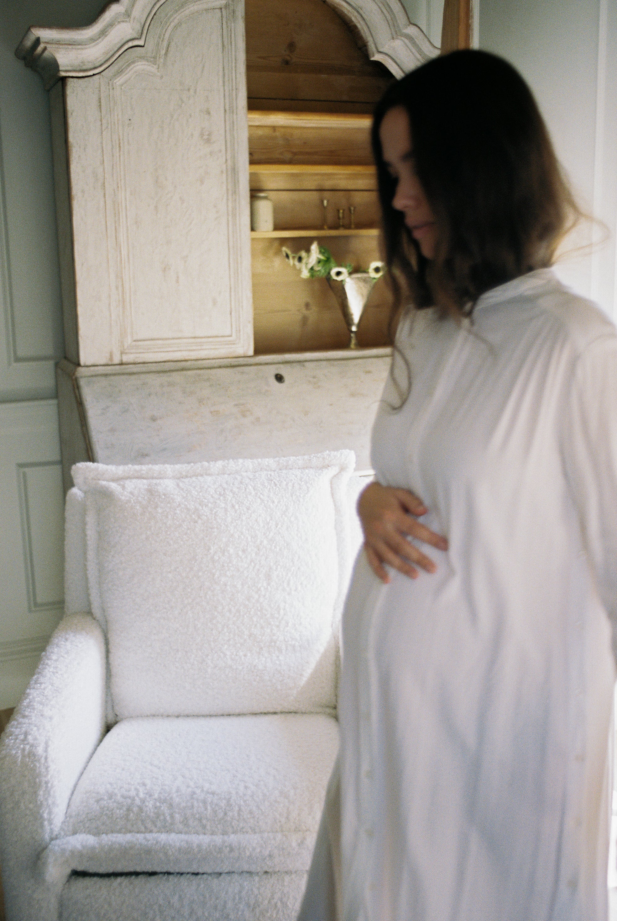 Flynn – Gliding Swivel Nursery Recliner - Sheepskin Cloud