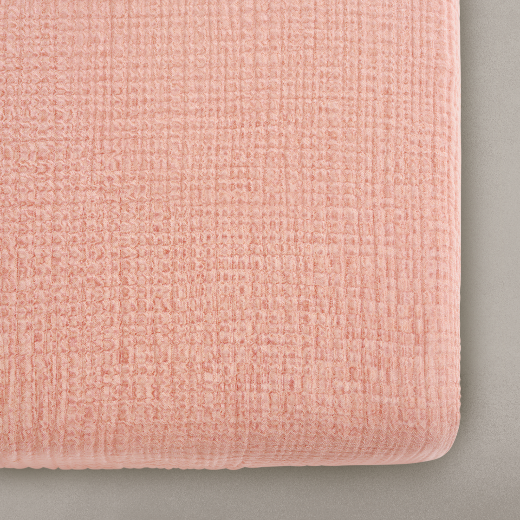 &#39;Rosette&#39; Pink - Premium Muslin Crib Sheet