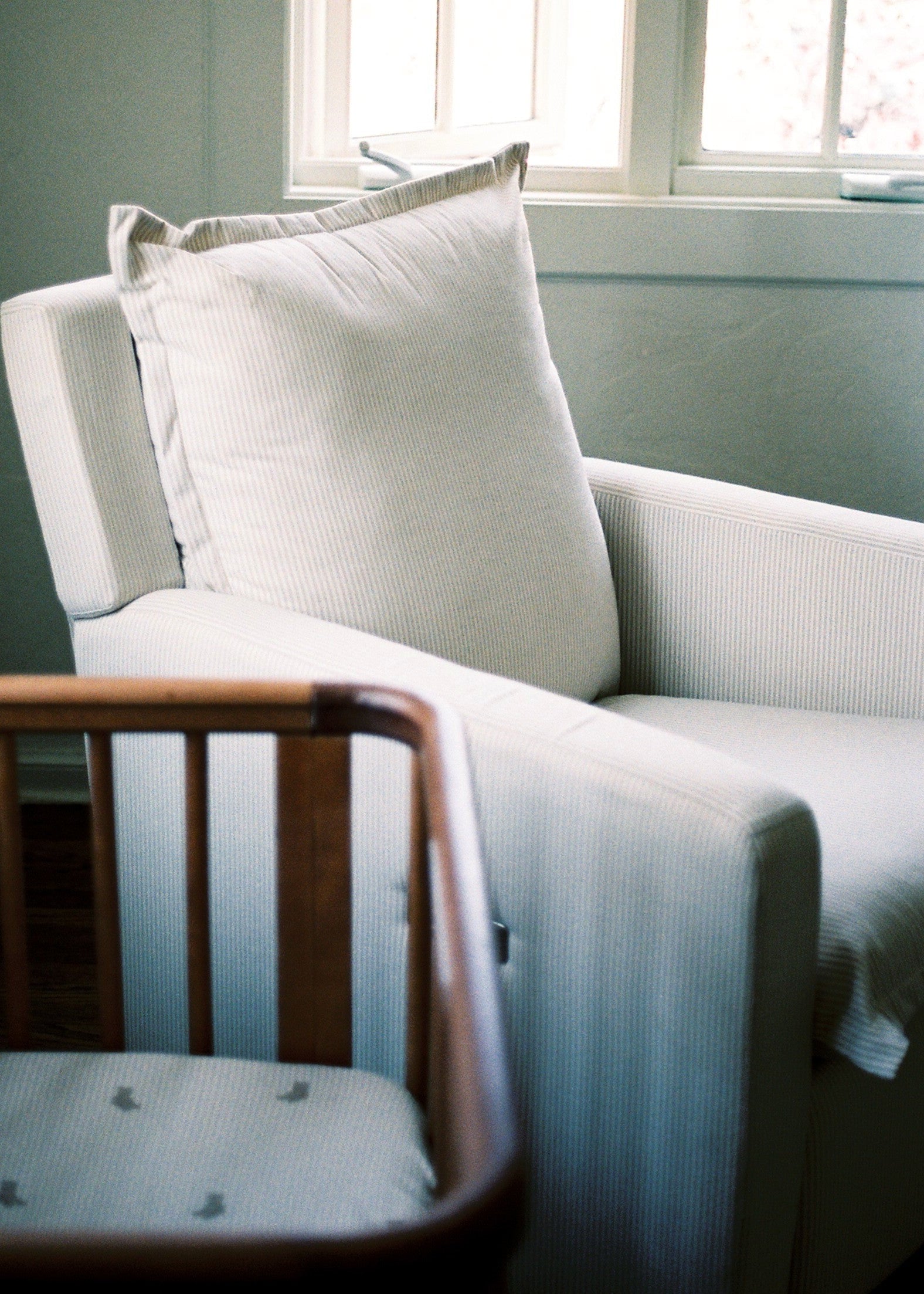 Flynn – Gliding Swivel Nursery Recliner - Pebble Stripe