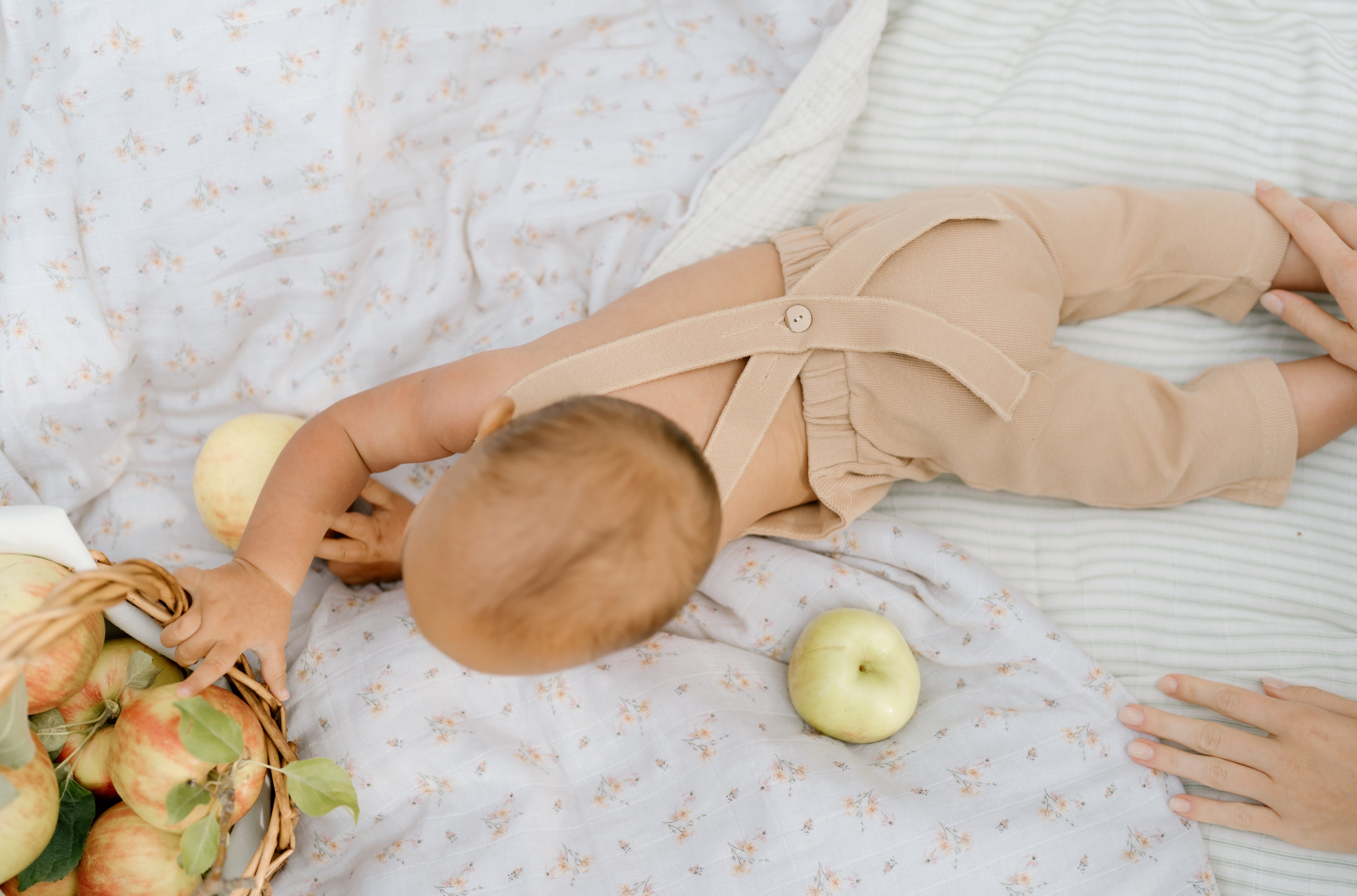 Dainty Floral - Premium Muslin Crib Quilt