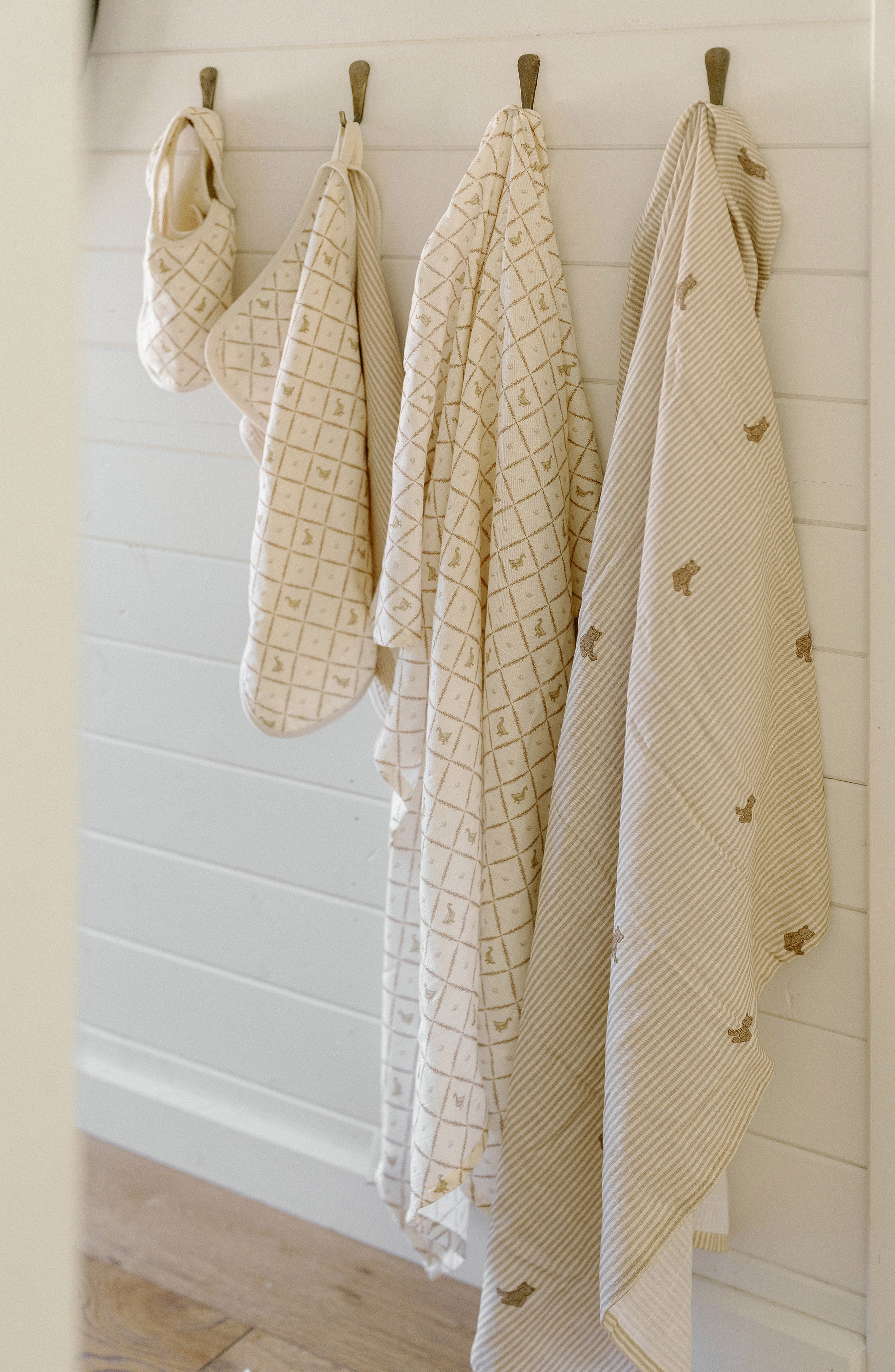'Bear' & 'Duck' - Muslin Swaddle Blanket Set