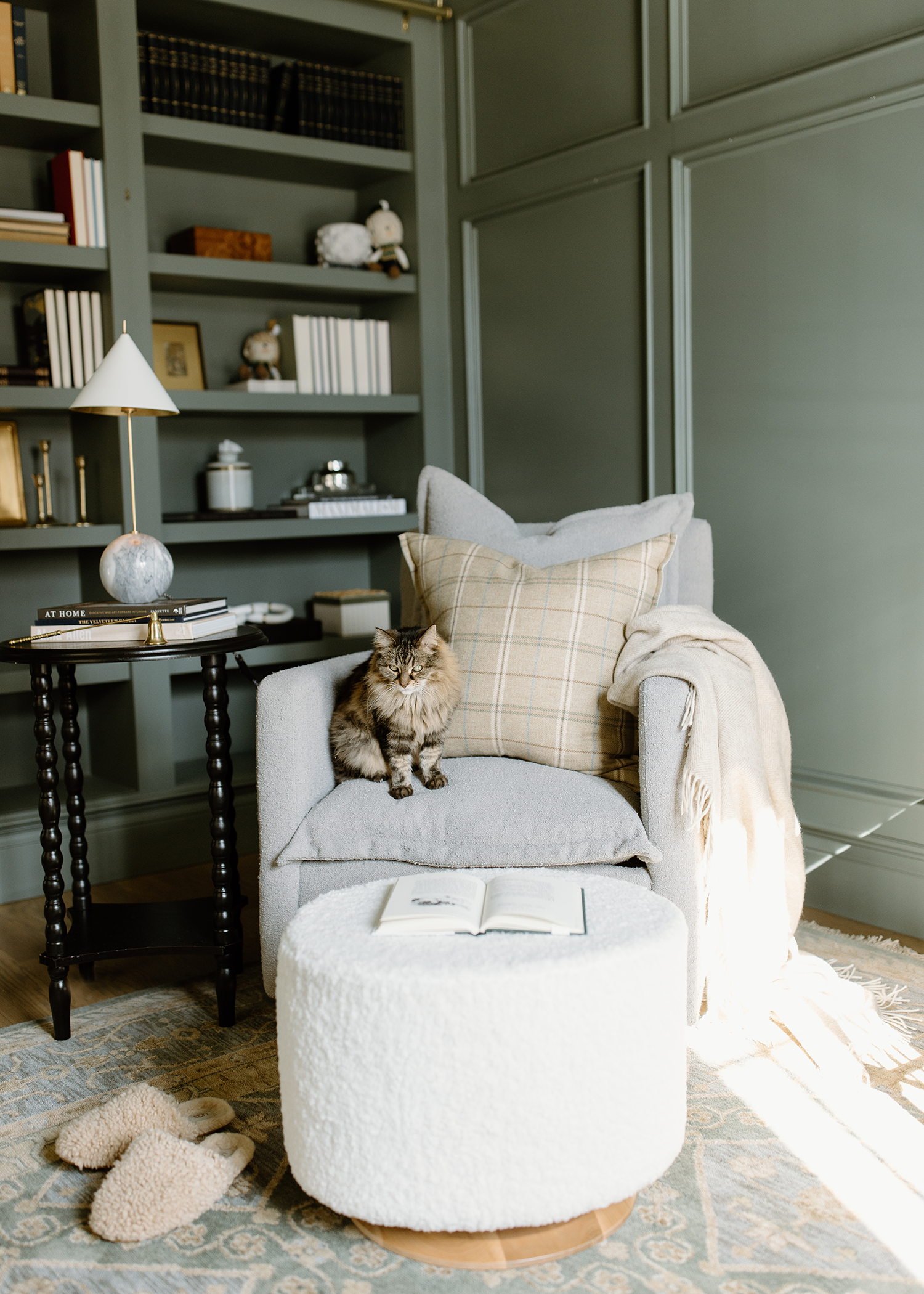 SMALL STATIONARY OVAL OTTOMAN WITH WOOD BASE