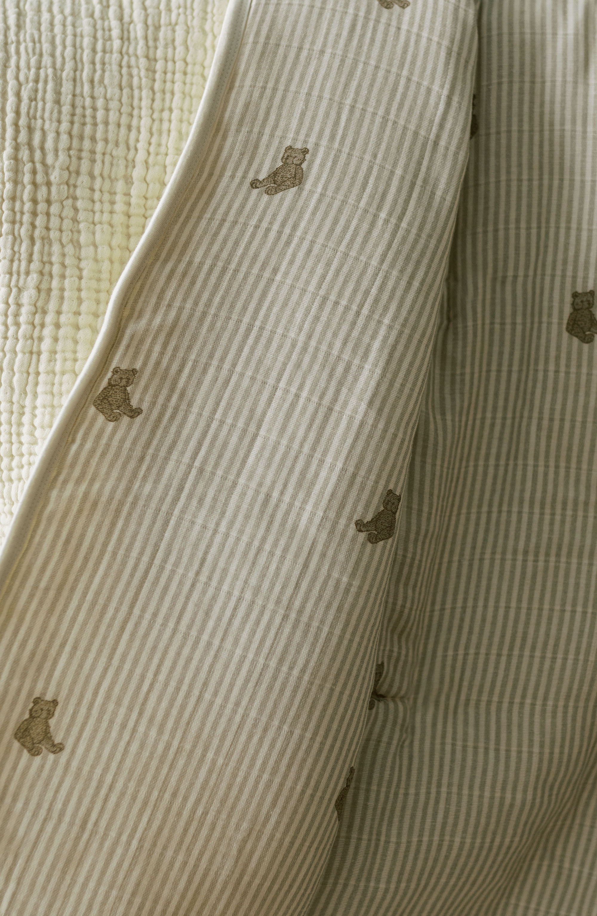 &#39;Bear&#39; - Premium Muslin Crib Quilt &amp; Sham