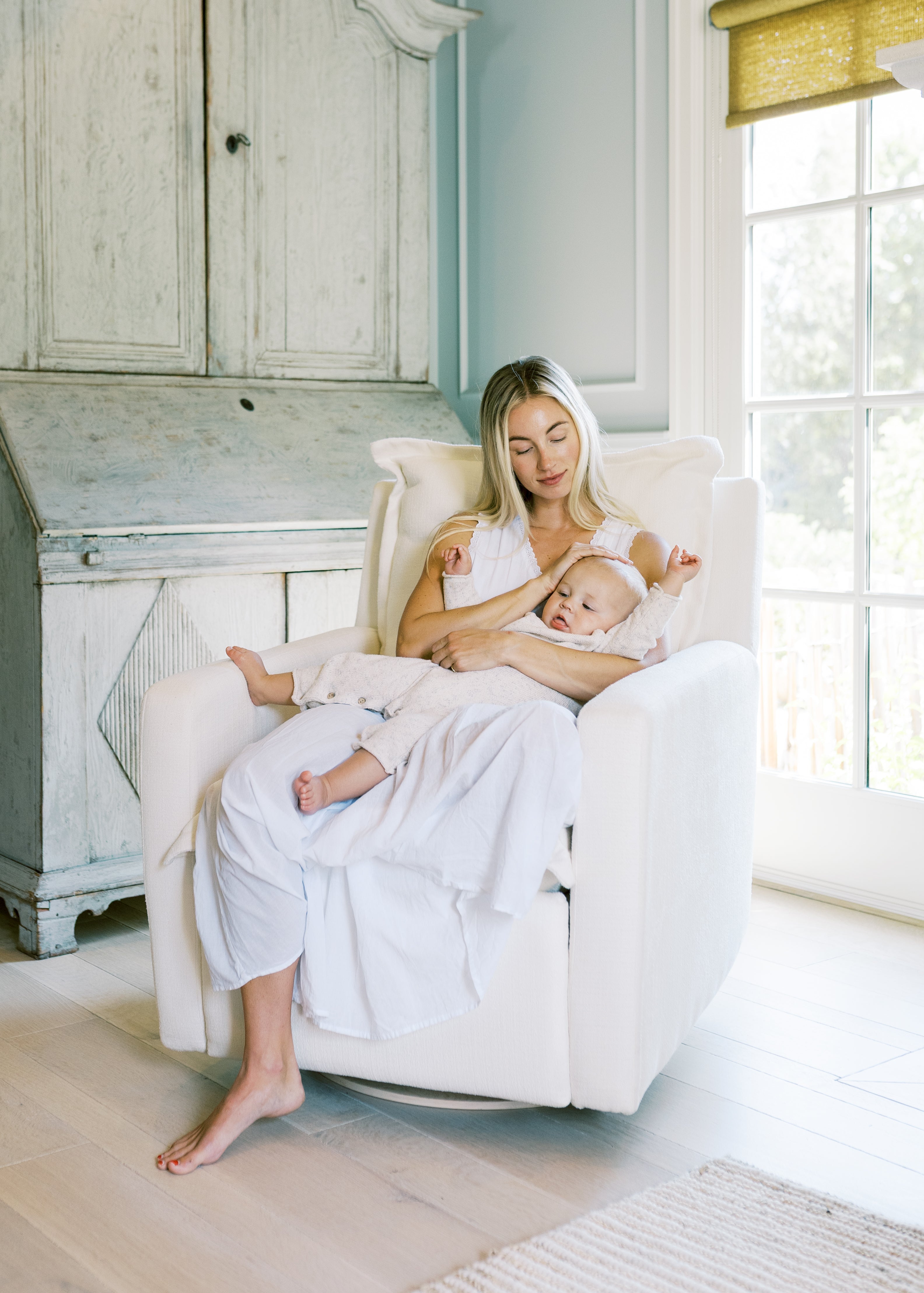 Flynn – Gliding Swivel Nursery Recliner - High Performance Ivory