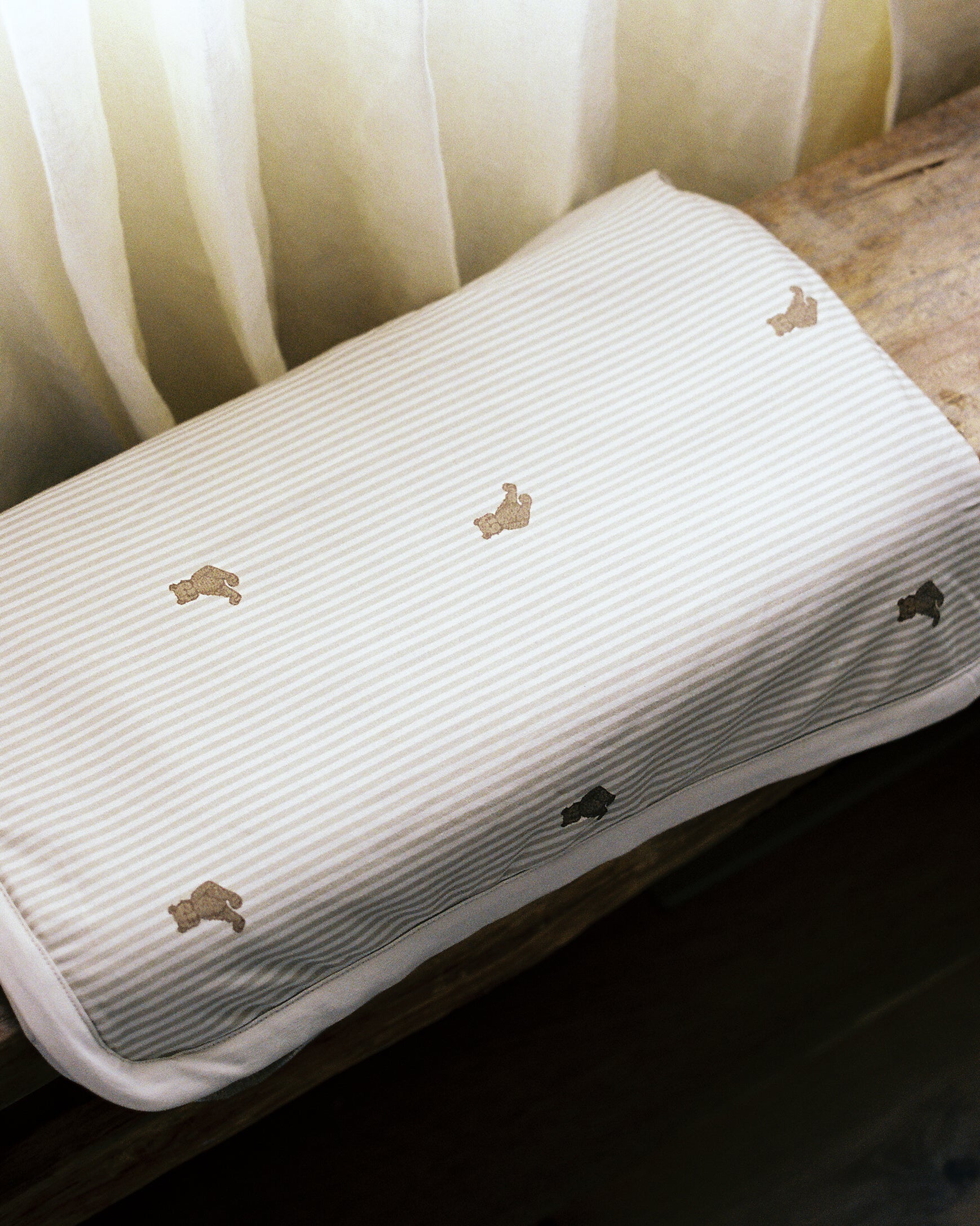 &#39;Bear&#39; - Cuddle Plush Infant Blanket