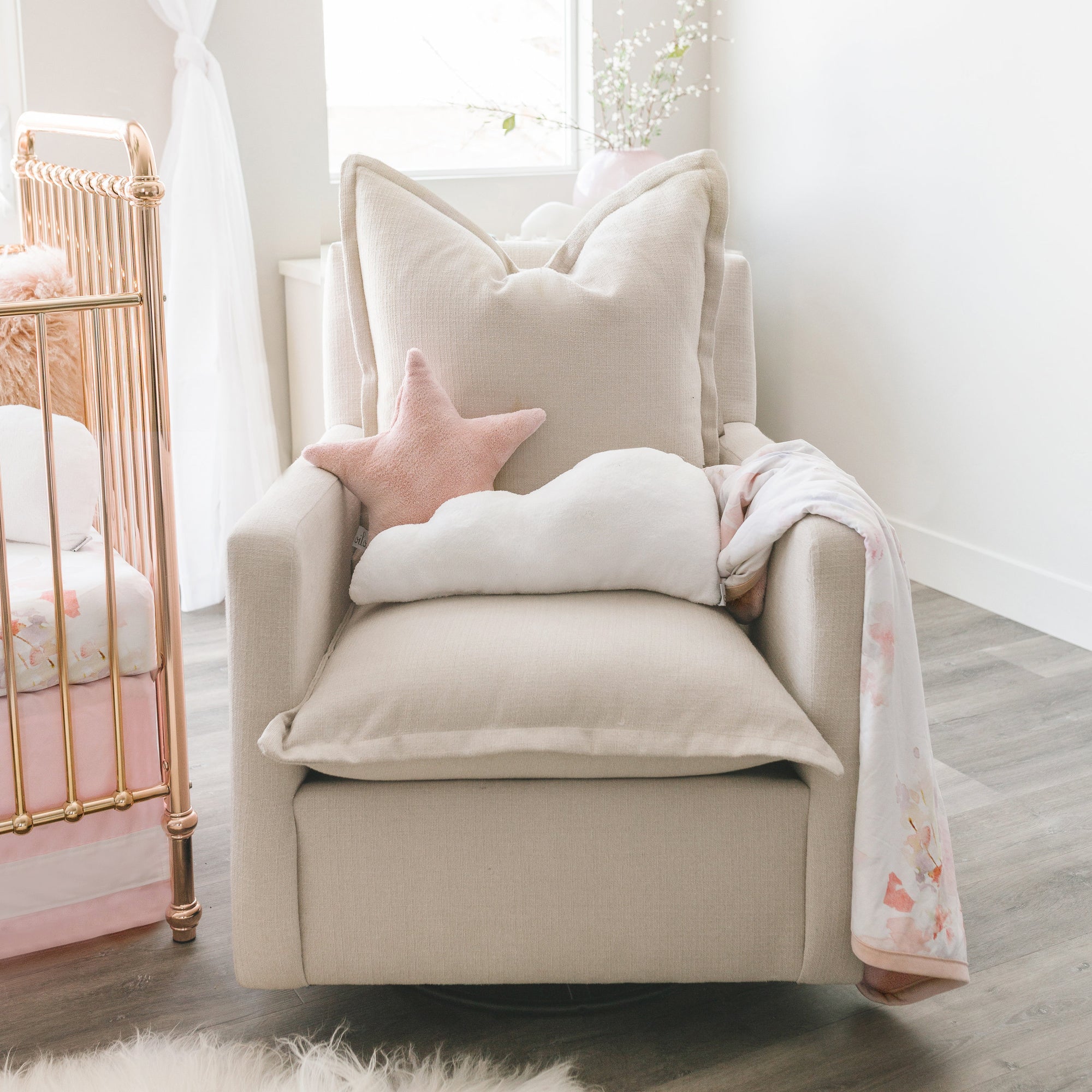 Nola – Swivel Nursery Glider – High Performance Ecru